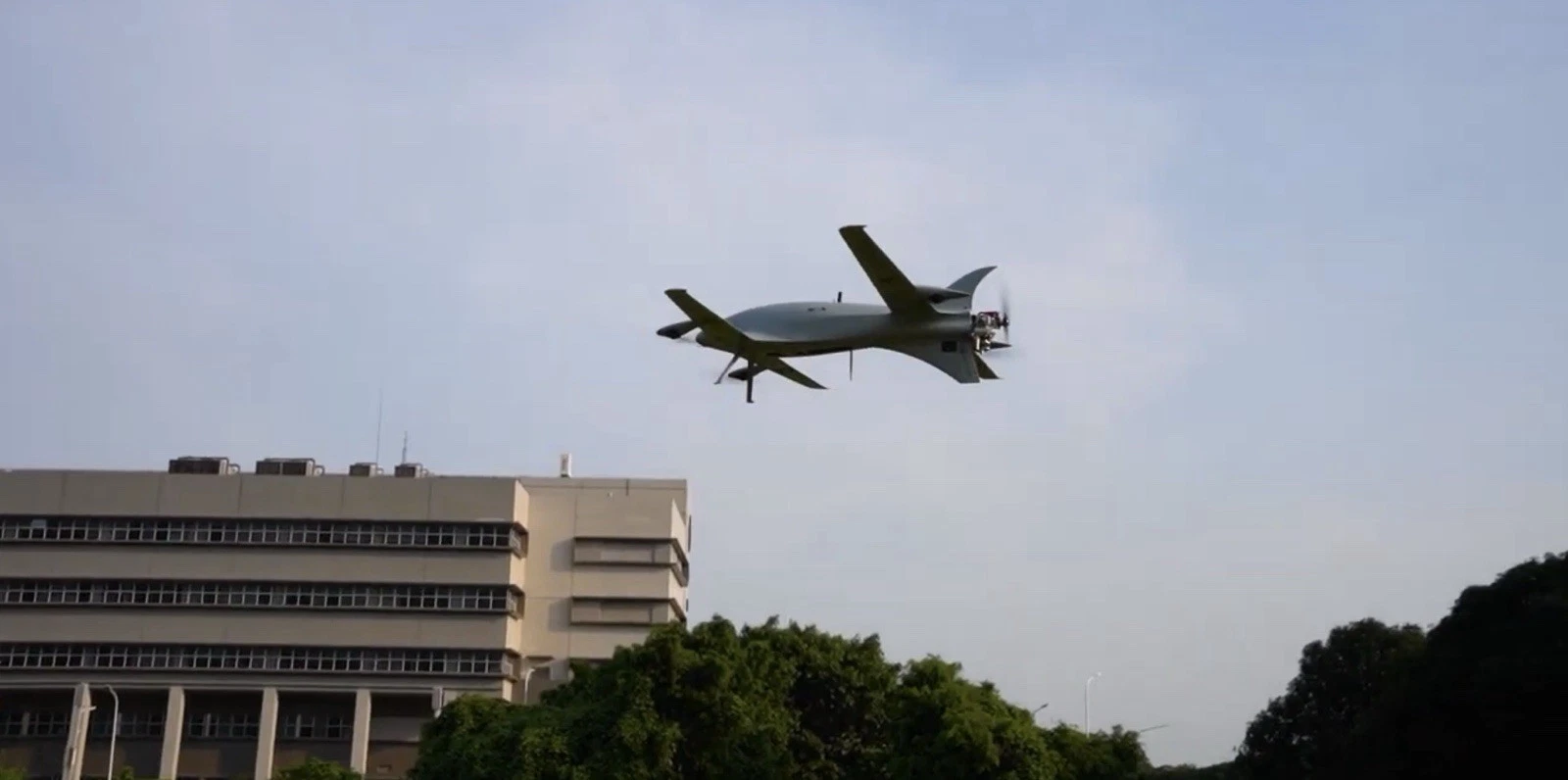 VTOL Fixed Wing UAV Long Range Distance 8Kg Cargo Delivery Drone 10H Flight Time - Image 3